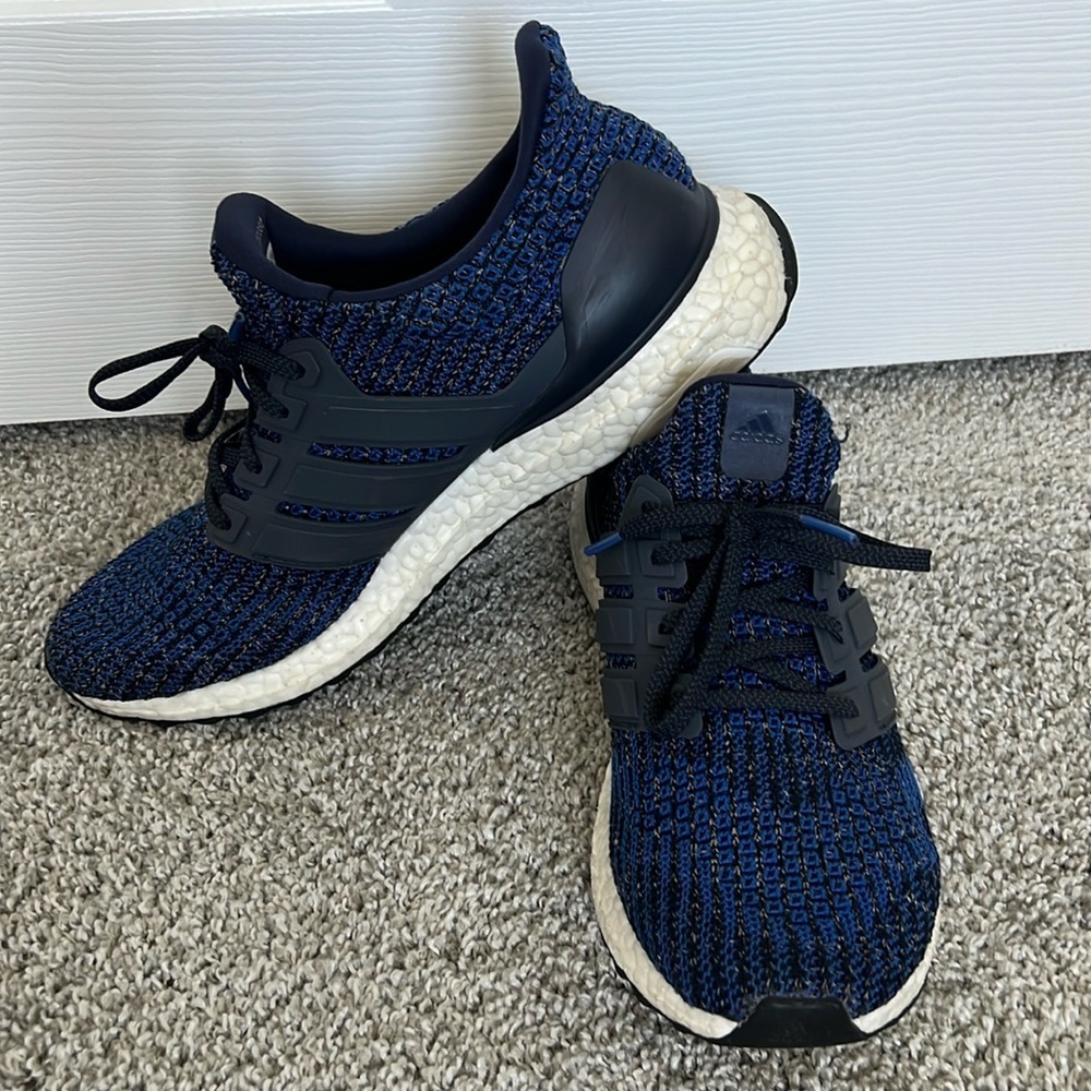 Adidas UltraBOOST. Carbon/Legend Ink/Black. Mens Size 9.5